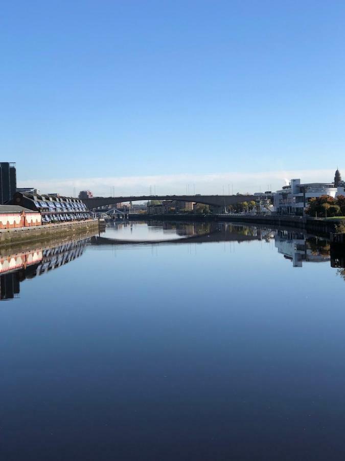 Sec/ Hydro Two Bed Flat With Free Parking And Great View Leilighet Glasgow Eksteriør bilde