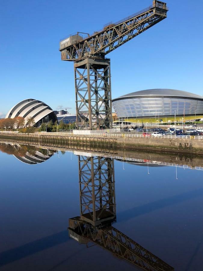 Sec/ Hydro Two Bed Flat With Free Parking And Great View Leilighet Glasgow Eksteriør bilde